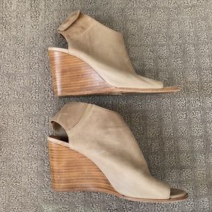 Steve Madden tan sandals